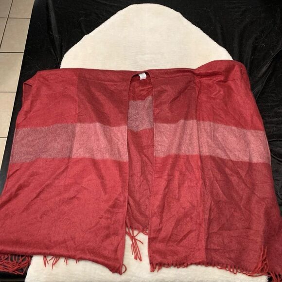 Woolrich Womens One Size Wrap Shawl Cape‎ Poncho Bugundy Plaid Fringe - Picture 1 of 5